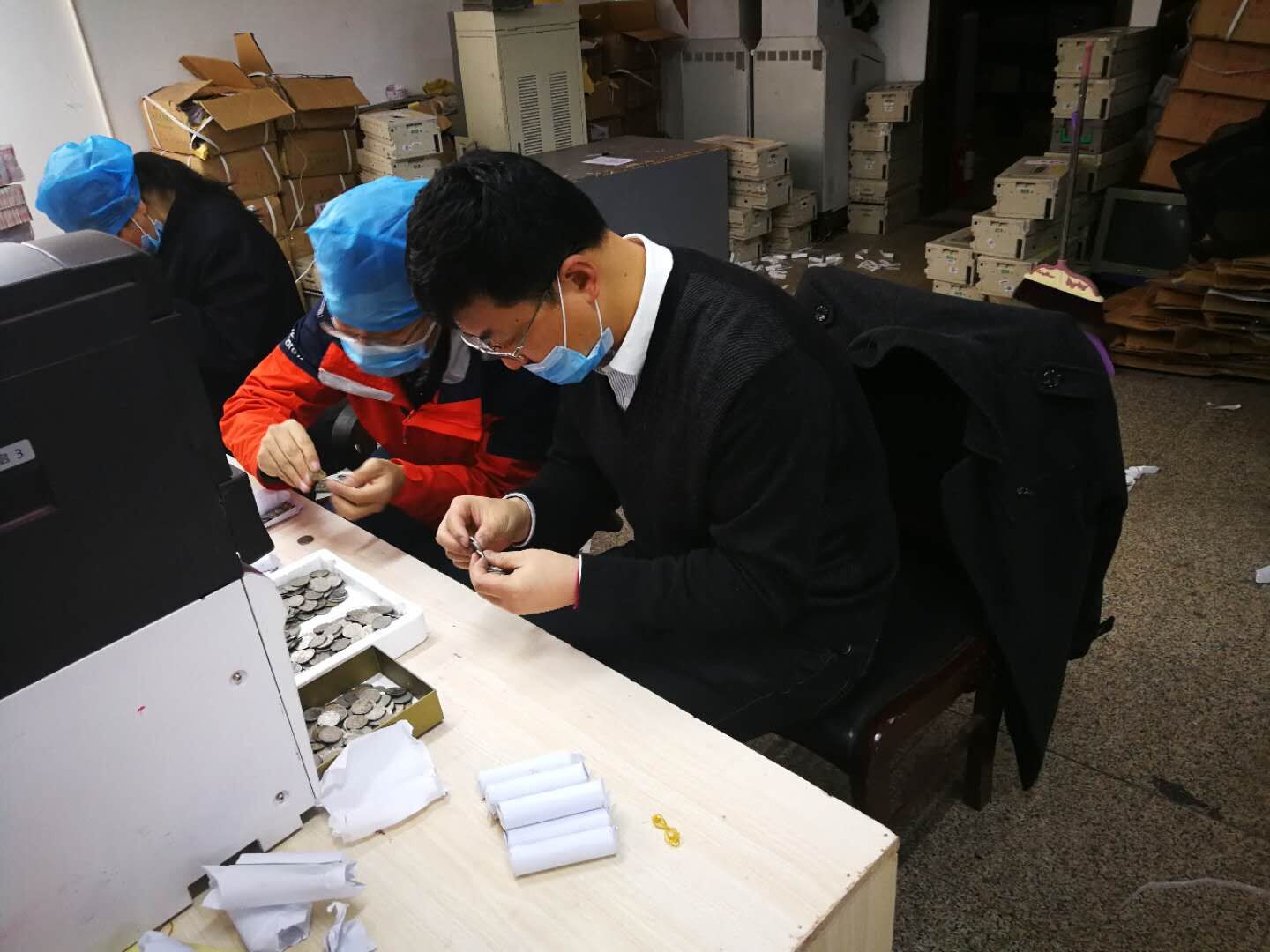 公交集团东部公司协同工行清点残币 积极创收